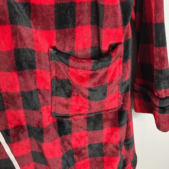 Amari black and red buffalo plaid soft and fuzzy bathrobe one size - Picture 2 of 6